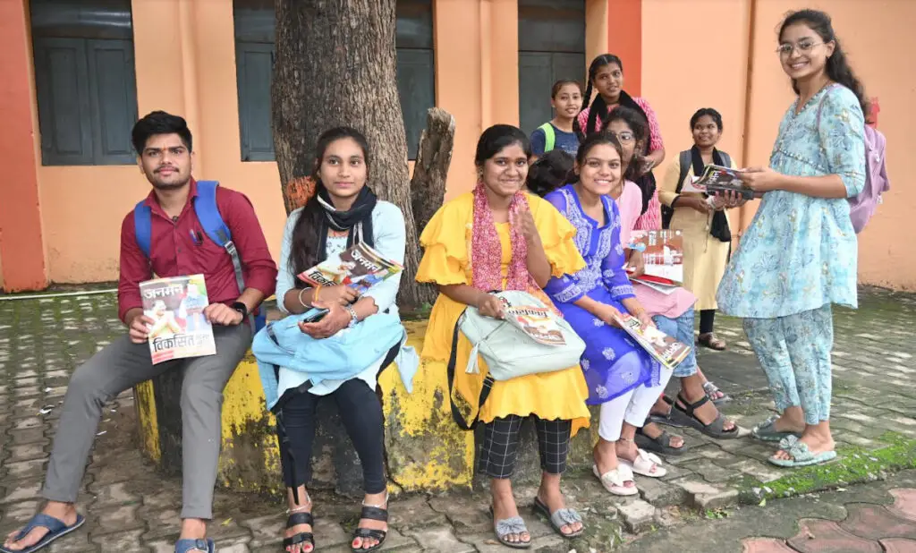 शासकीय पीजी कॉलेज में किया गया जनमन पत्रिका का वितरण