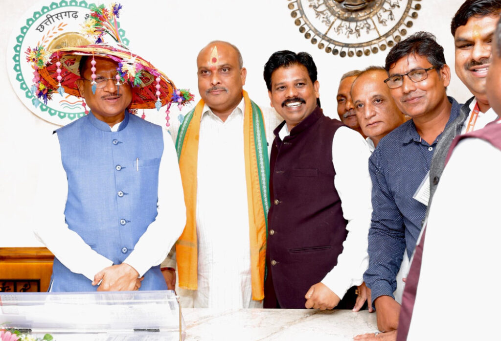 सीएम को मिला पोला महोत्सव में शामिल होने का आमंत्रण