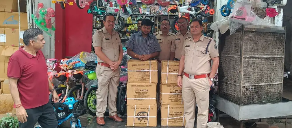 पंचर बनाने वाला बच्चों बिगाड़ रहा था, 13 सौ सुलेसन डिब्बे के साथ गिरफ्तार