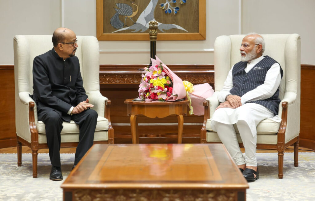 प्रधानमंत्री मोदी से राज्यपाल रमेन डेका ने की सौजन्य मुलाकात