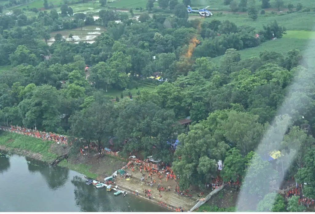 सीएम साय ने कावड़ियों पर किया पुष्प वर्षा ,सावन में शिव भक्तों के लिए किए गए ऐतिहासिक आयोजन