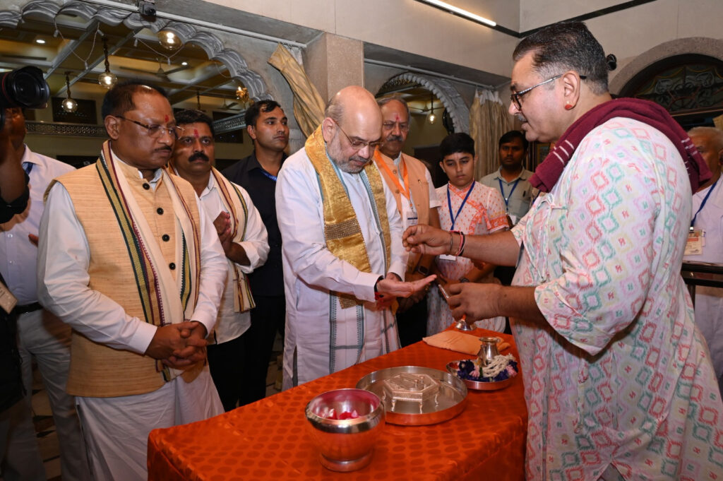 केन्द्रीय गृहमंत्री अमित शाह ने महाप्रभु वल्लभाचार्य जी के मुख्य प्राकट्य बैठक स्थल और चम्पेश्वर महादेव की पूजा-अर्चना की