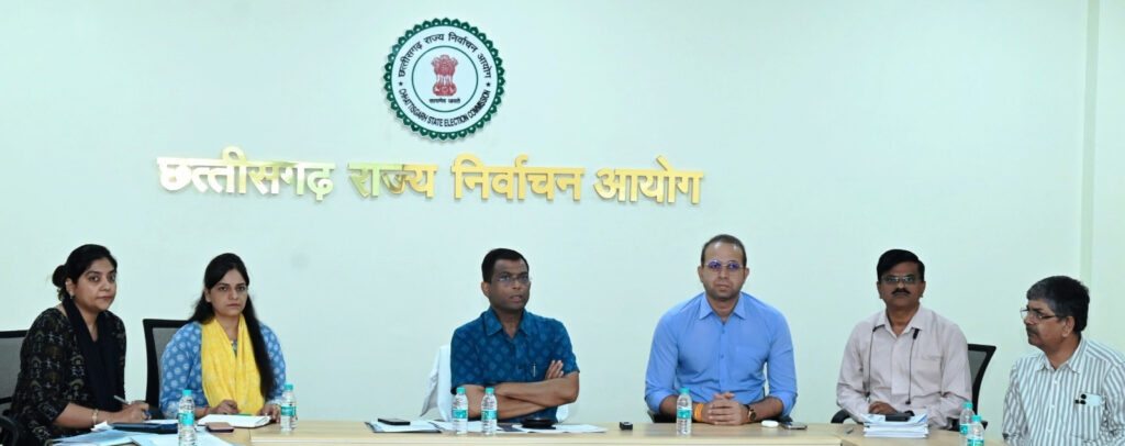स्थानीय निकायों के निर्वाचन हेतु निर्वाचक नामावली प्रेक्षकों की ब्रीफिंग आयोजित