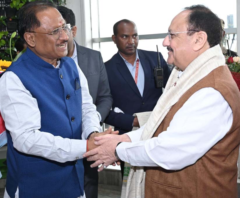 जनादेश परब में शामिल होने रायपुर पहुंचे केन्द्रीय स्वास्थ्य मंत्री नड्डा