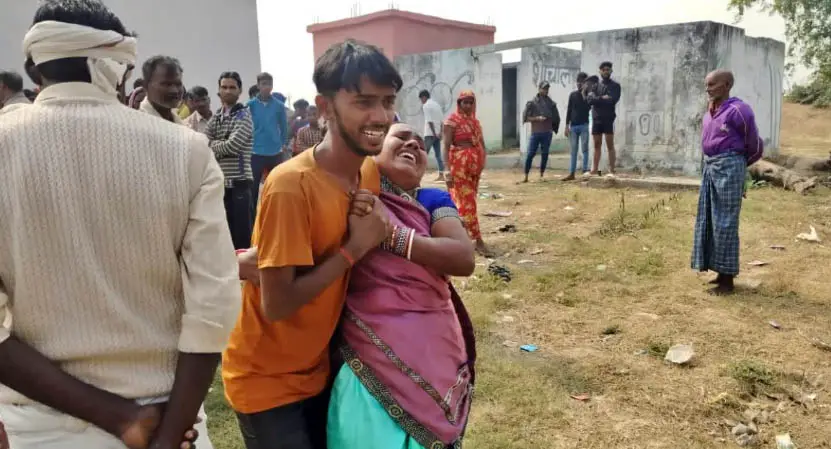 मिट्टी में दबकर दो सगी बहन समेत 4 लड़कियों की मौत