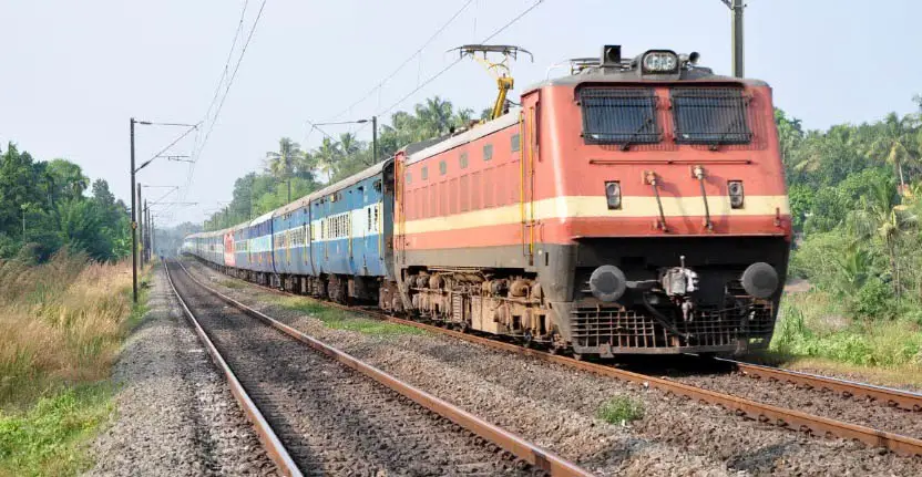 यात्रियों का दुख हुआ दूर, हर ट्रिप के बाद UV sanitize करेगा रेलवे