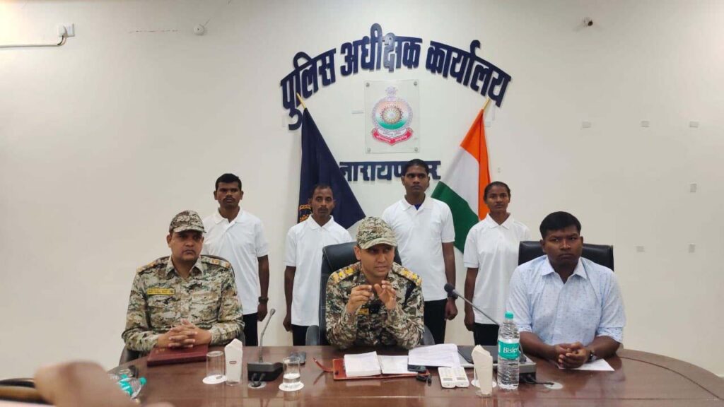 हिंसा के रास्ते को छोड़ रहे नक्सली, सुशासन और ज़ीरो टॉलरेंस नीति का असर
