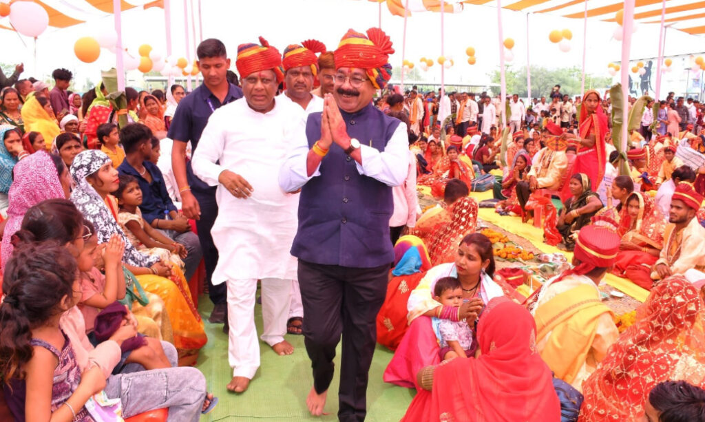 मुख्यमंत्री कन्या सामूहिक विवाह योजना में 192 जोड़ों ने लिए सात फेरे