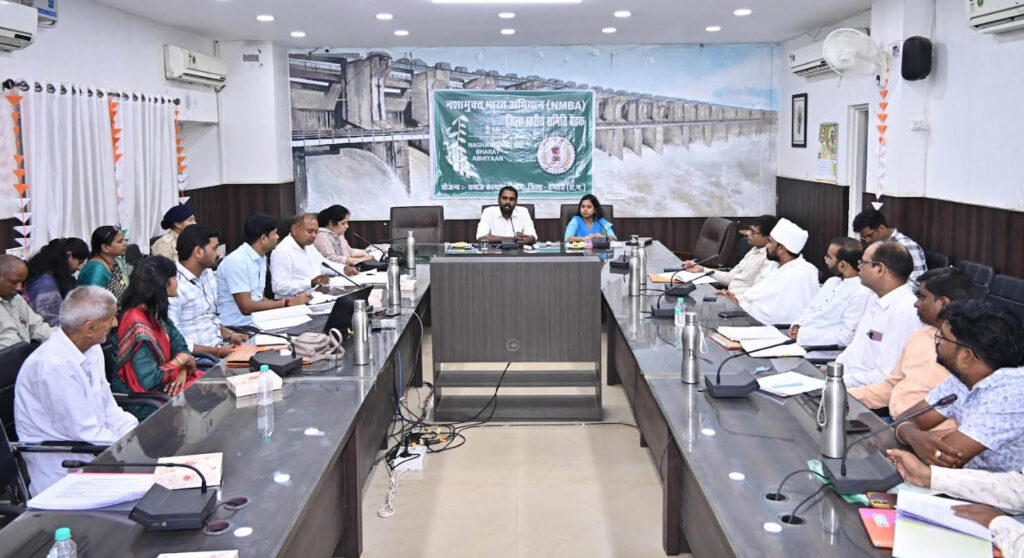 धमतरी कलेक्टर का सख्त निर्देश, अस्पतालों स्कूलों और कॉलेजों के आसपास न बिकें नशे की सामग्रियां