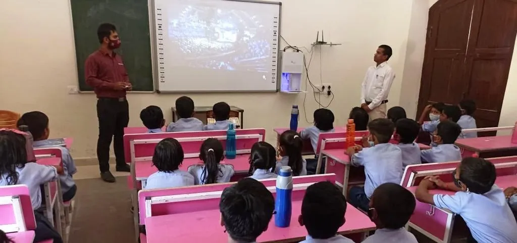 स्कूली बच्चे