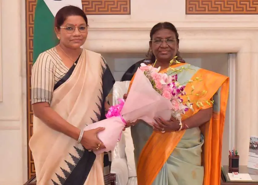 राष्ट्रपति द्रौपदी मुर्मू को छत्तीसगढ़ आने का निमंत्रण, सांसद रेणुका सिंह ने की मुलाकात