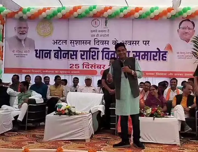 कैबिनेट मंत्री टंकराम वर्मा का गाना गाते वीडियो वायरल, बजने लगे तालियां