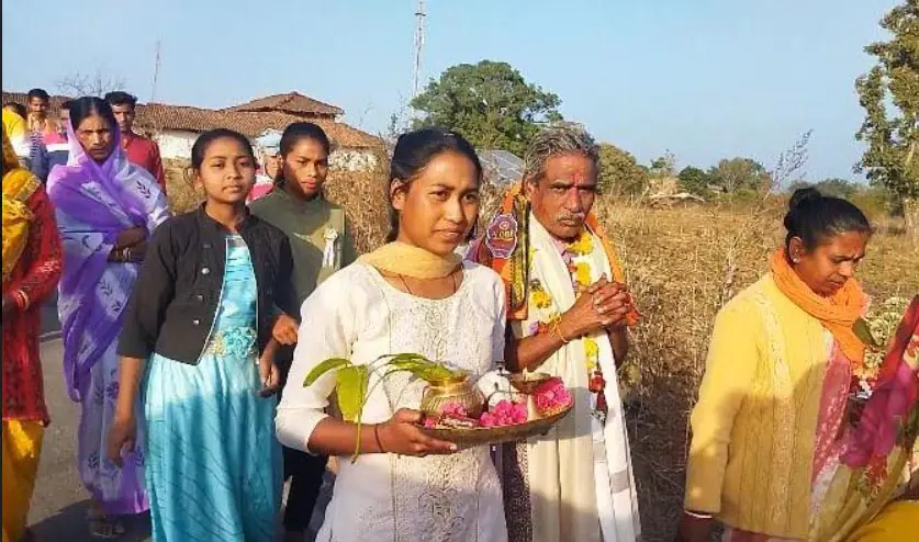 पद्मश्री जागेश्वर यादव का गांव में हुआ भव्य स्वागत, बधाई देने उमड़े ग्रामीण