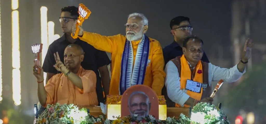 जनता जनार्दन का आशीर्वाद लेने पहुंचे पीएम मोदी