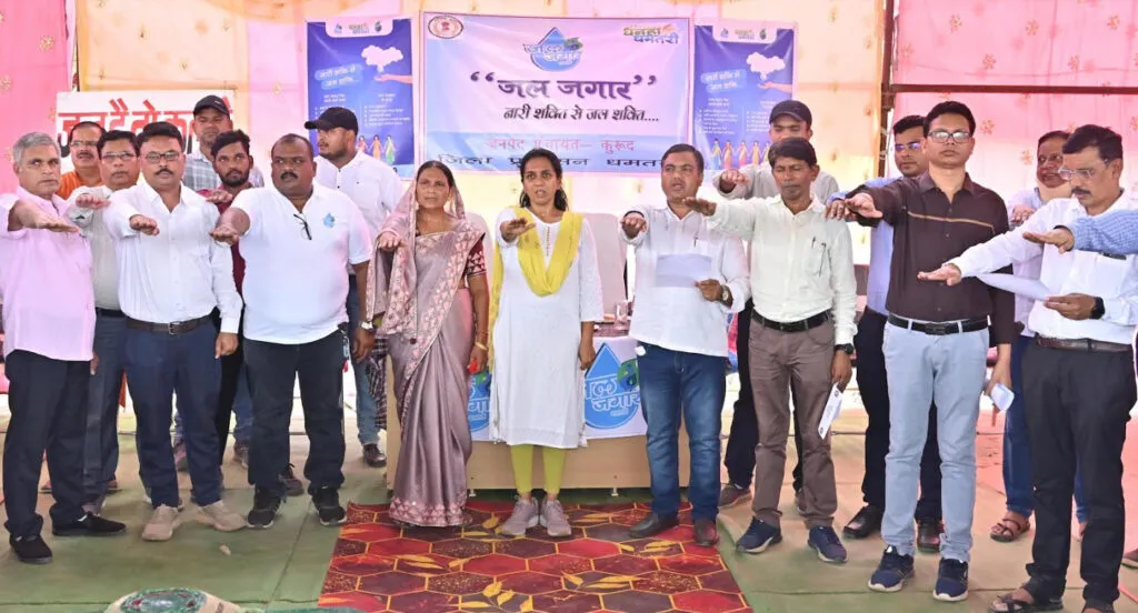 जल संरक्षण हेतु बनायी गयी संरचनाओं में मंशानुरूप पानी धरातल से रसातल में लगा समाने