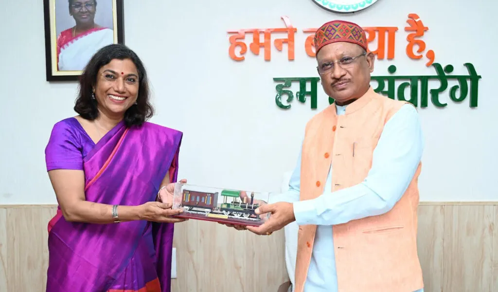 मुख्यमंत्री से दक्षिण पूर्व मध्य रेलवे की महाप्रबंधक नीनू इटियेरा ने की सौजन्य मुलाकात