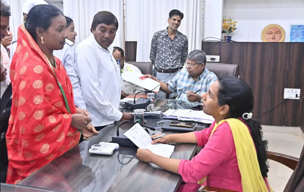 जिले के कलेक्ट्रेड में लगे जनदर्शन में मिले 61 आवेदन