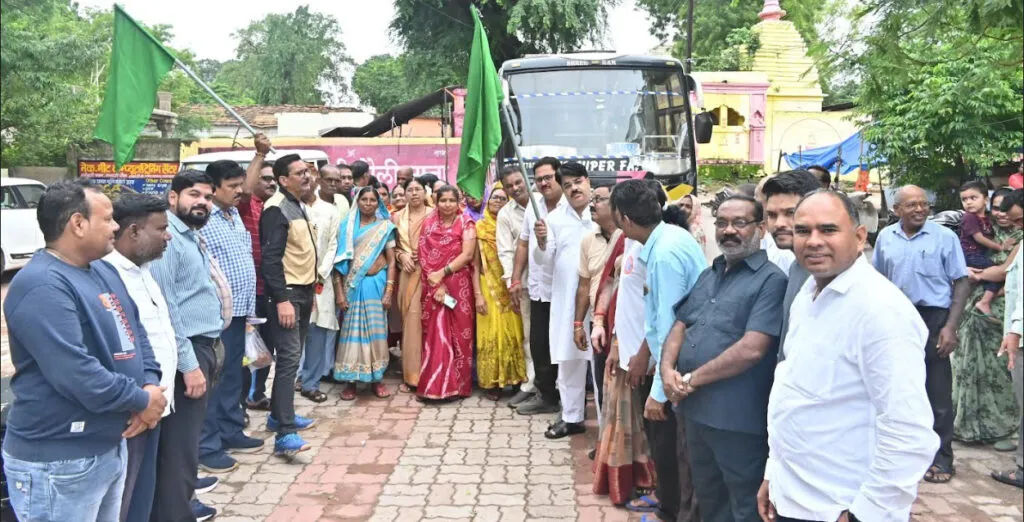 राम नाम के जयकारों के साथ जिले के 133 श्रद्धालु अयोध्या धाम के लिए हुए हुआ रवाना