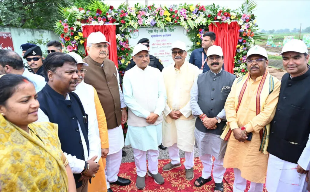 विधानसभा अध्यक्ष, नेता प्रतिपक्ष, उप मुख्यमंत्री और मंत्रियों ने भी किया वृक्षारोपण, विधायकों ने भी अपनी मां की स्मृति और सम्मान में लगाए पौधे