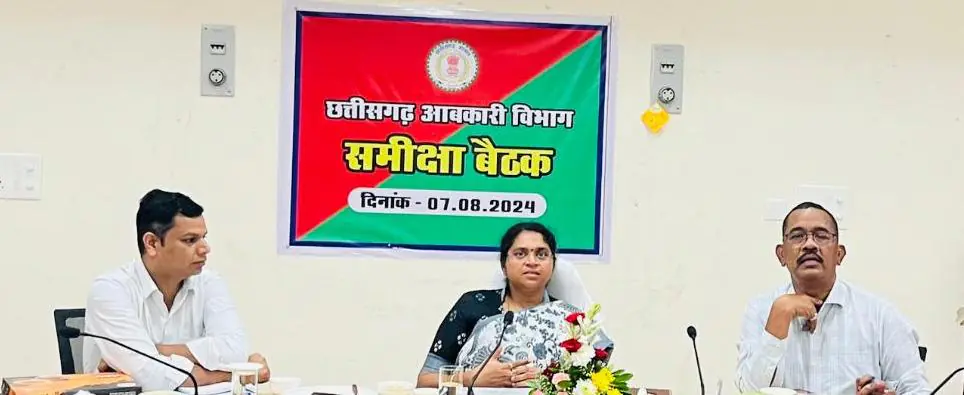 विदेशी मदिरा स्प्रिट के 303 ब्राण्ड एवं बीयर के 69 ब्राण्ड शामिल, आबकारी विभाग की समीक्षा बैठक में दी गई जानकारी