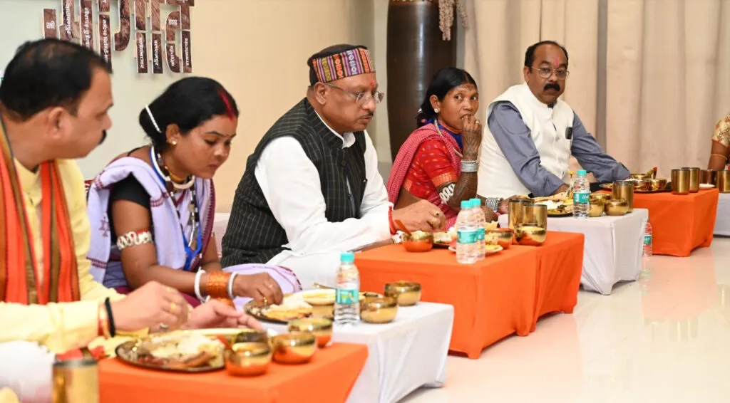 आदिवासी अंचलों में पहुंच रही हैं तेजी से विकास योजनाएं