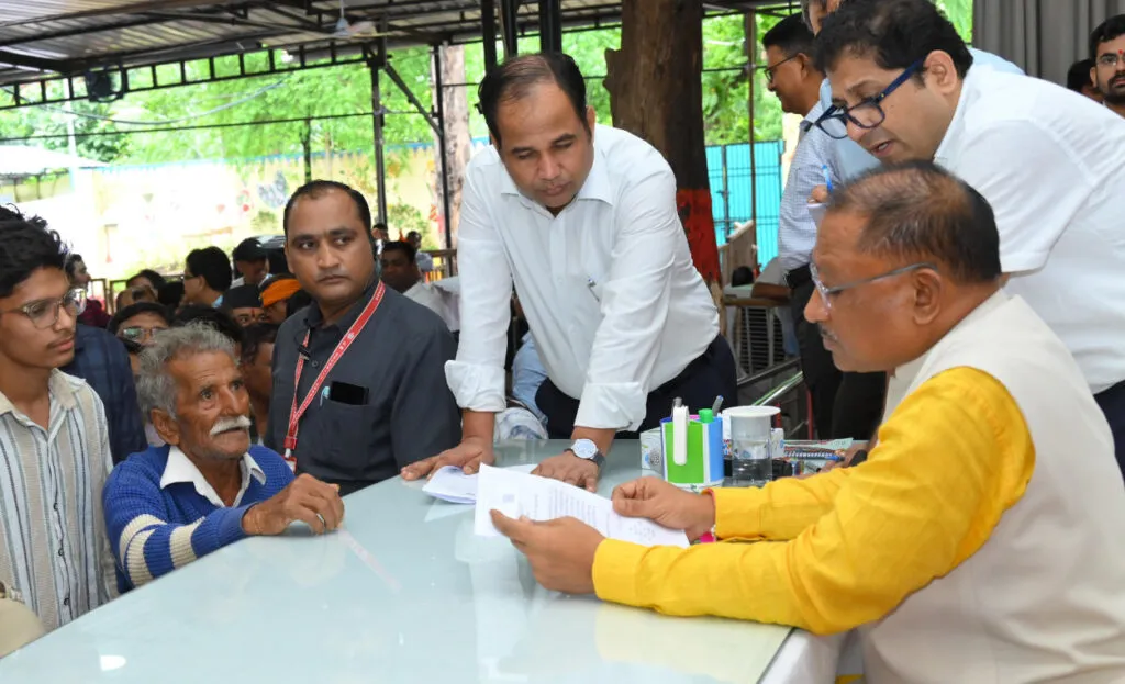 बैगा आदिवासी की जमीन पर कब्जे की शिकायत, मुख्यमंत्री ने कलेक्टर को दिए उचित कार्रवाई के निर्देश