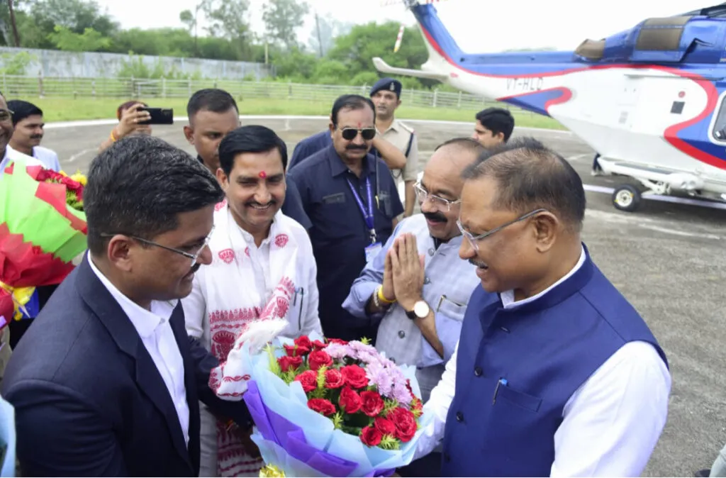 राज्यपाल डेका और सीएम साय का बिलासपुर पहुंचने पर हेलीपैड में हुआ आत्मीय स्वागत