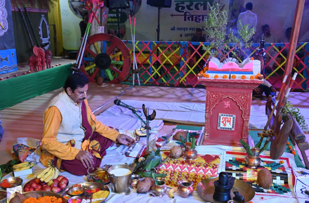 मुख्यमंत्री निवास में बिखरी हरेली तिहार की छटा