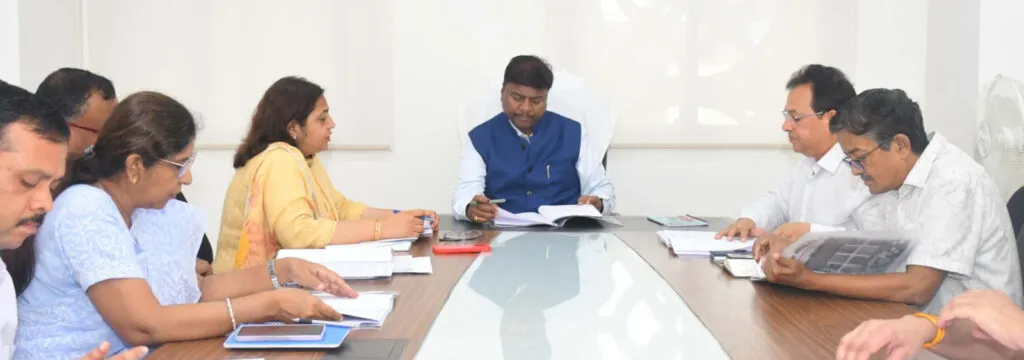 वन मंत्री कश्यप ने ली आईडीसी की बैठक