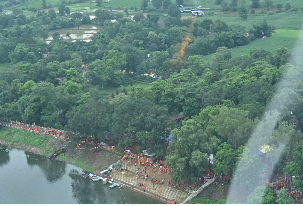 सीएम साय ने कावड़ियों पर किया पुष्प वर्षा ,सावन में शिव भक्तों के लिए किए गए ऐतिहासिक आयोजन