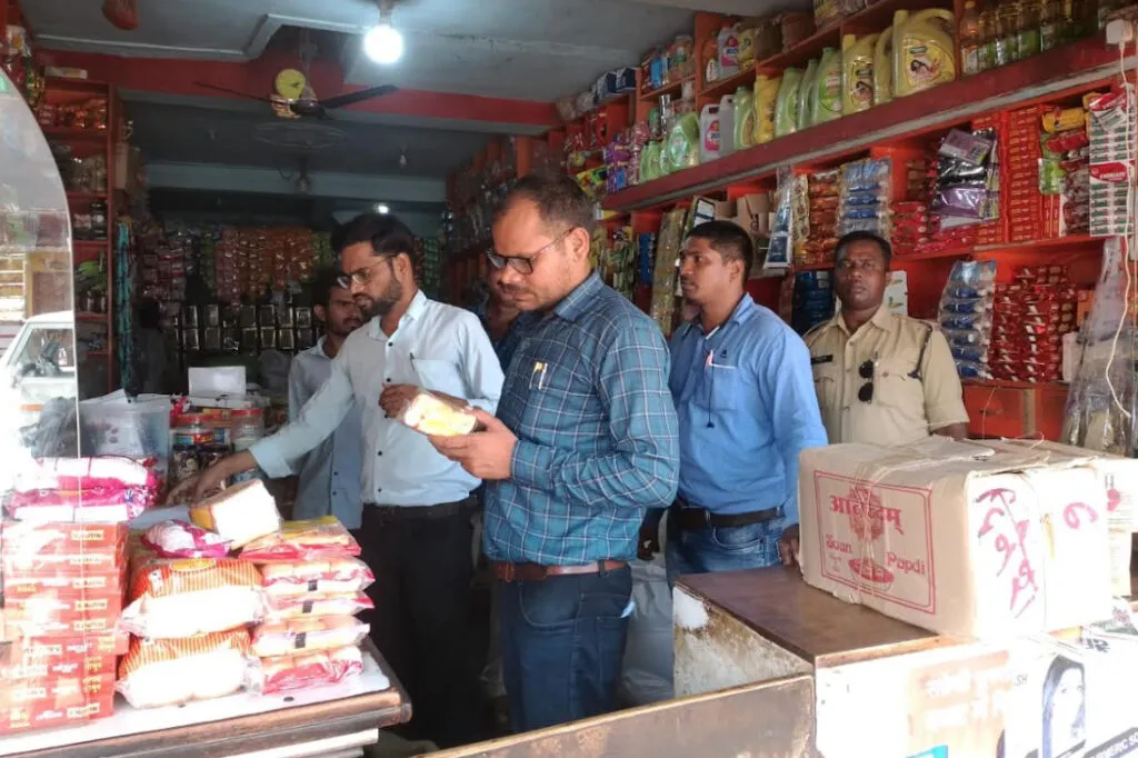 रक्षाबंधन त्यौहार को ध्यान में रखते हुए जिले के खाद्य परिसरों का किया गया निरीक्षण