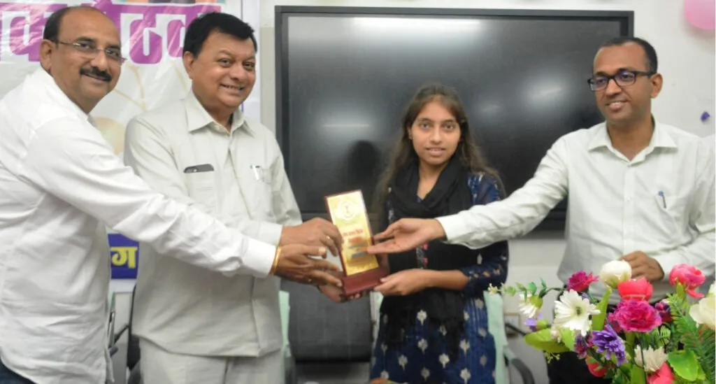 Vidyarthiyo Ko Mila Samman 1
