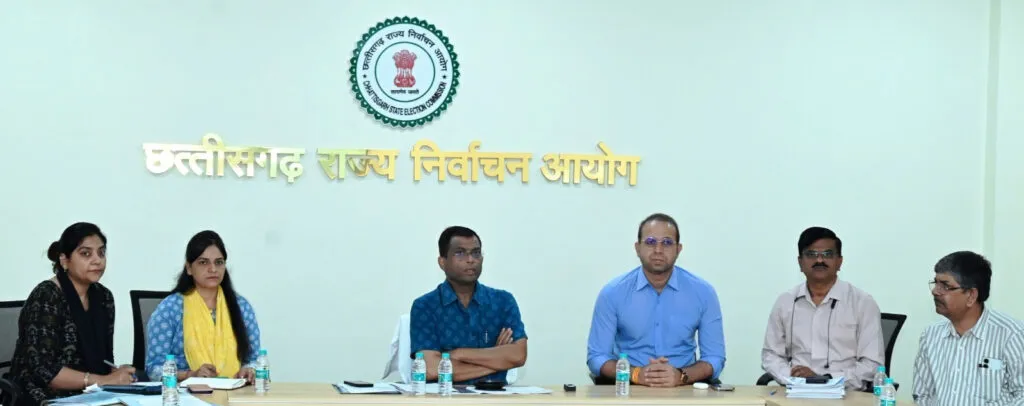 स्थानीय निकायों के निर्वाचन हेतु निर्वाचक नामावली प्रेक्षकों की ब्रीफिंग आयोजित