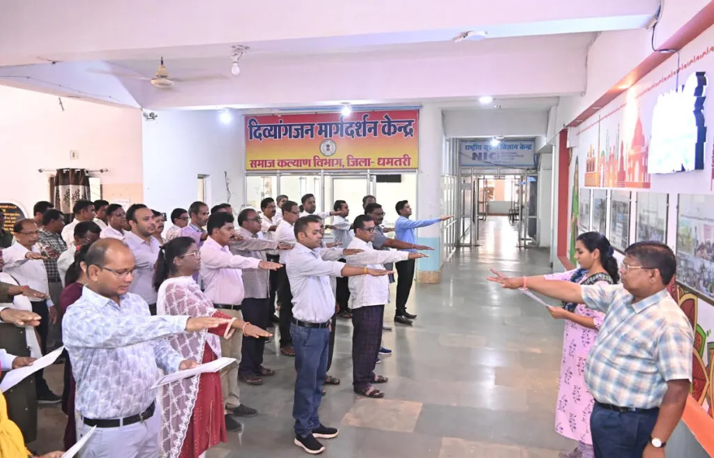 कलेक्टर गांधी ने दिलाई स्वच्छता शपथ