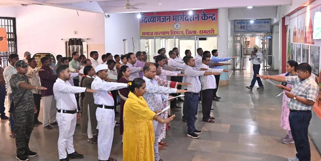 नगरीय निकाय/त्रि स्तरीय पंचायत निर्वाचन 2024, कलेक्टर ने दिलाई ’’जाबो’’ की शपथ