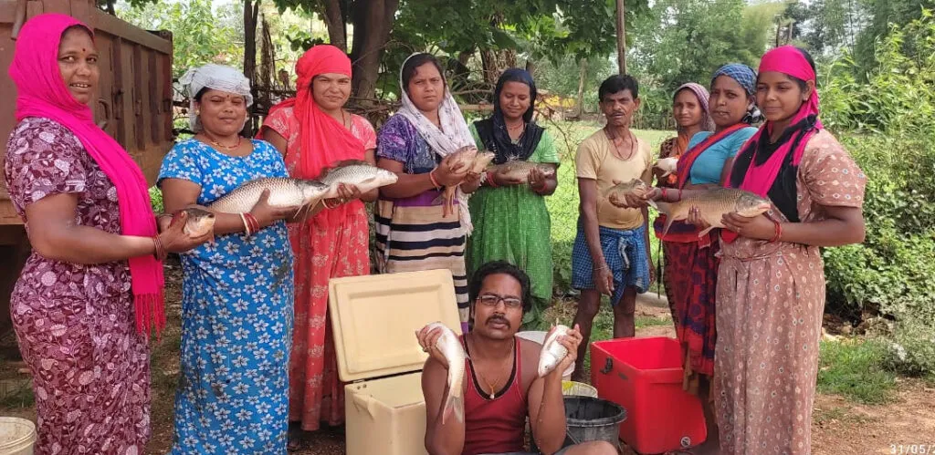 मछली पालन से समूह की महिलाओं की आर्थिक एवं सामाजिक स्थिति हुई मजबूत