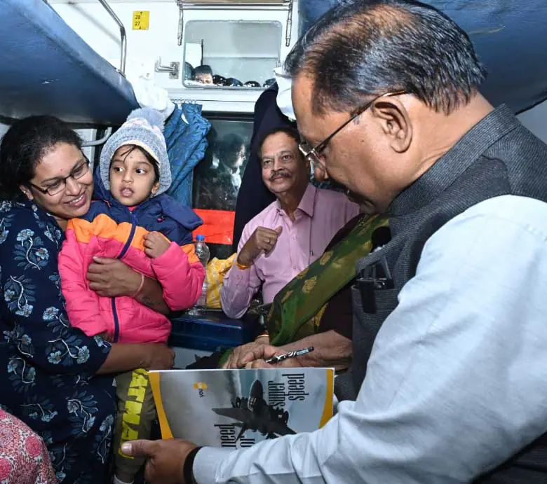 अमरकंटक एक्सप्रेस ट्रेन में CM साय ने किया सफर