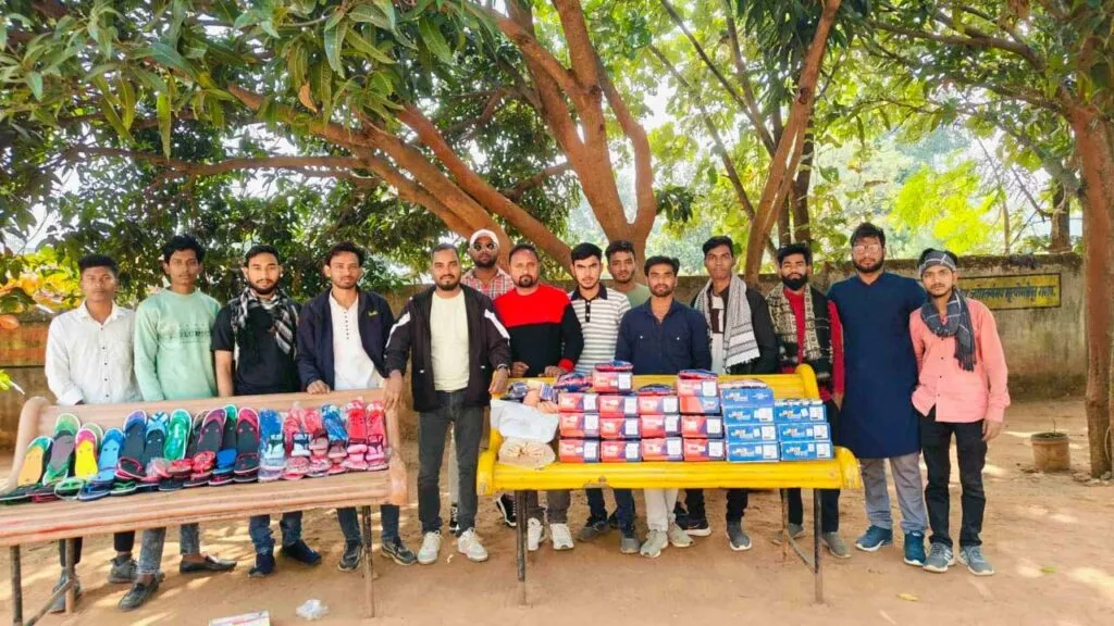 नेत्रहीन विद्यालय में RUFC की सीतापुर ब्लॉक इकाई टीम हुसैनी तंजीम ने किया जरूरतमंद बच्चों की मदद