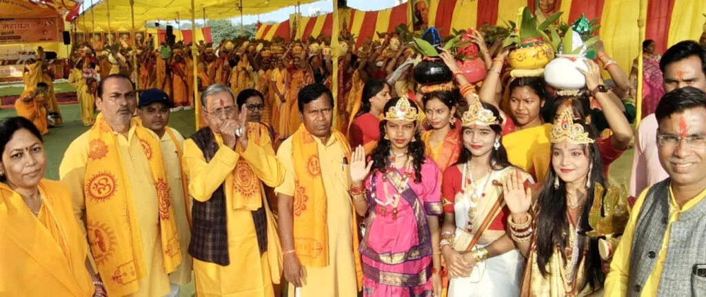 भव्य कलश यात्रा के साथ बोरियाखुर्द में 3 दिवसीय 21 कुण्डीय गायत्री यज्ञ का शुभारंभ