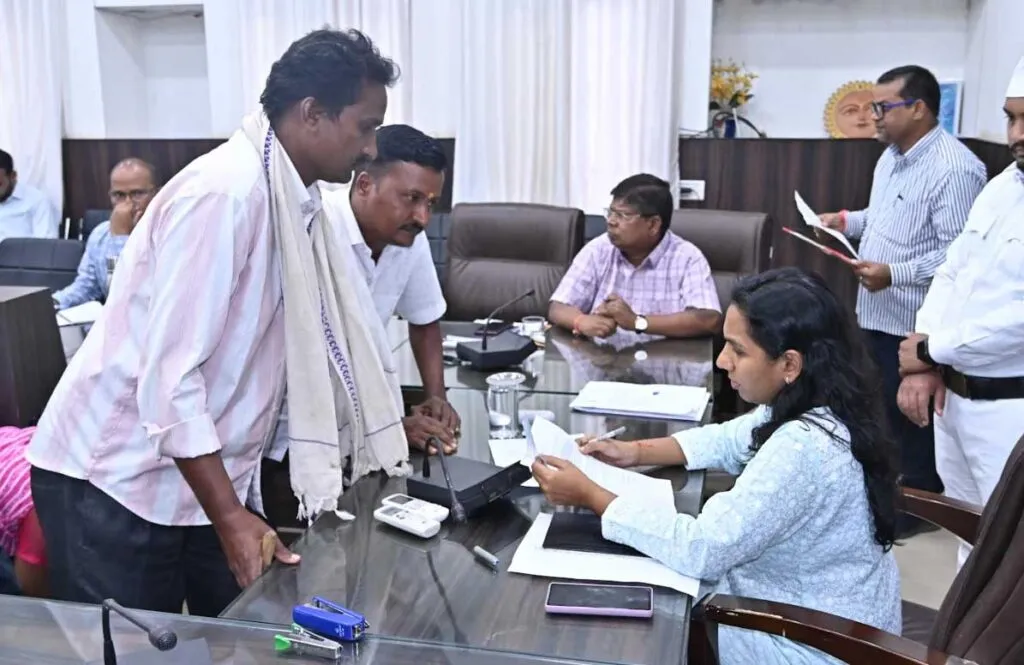 जनदर्शन में कलेक्टर ने सुनीं लोगों की समस्या, शिकायत और मांग