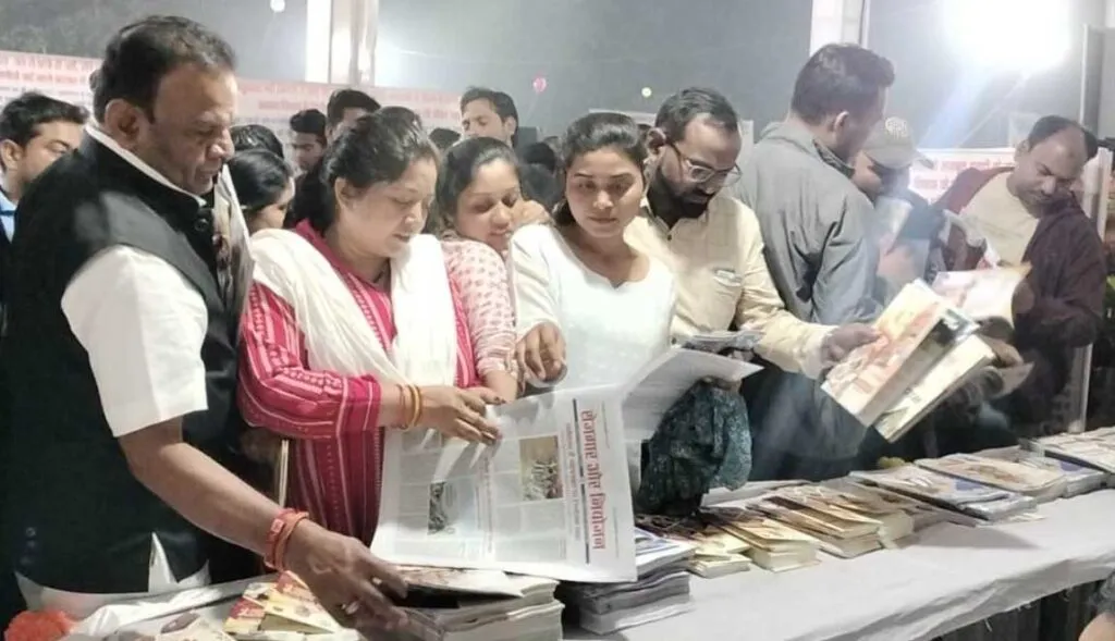 स्टॉल में लोगों को मिली शासकीय योजनाओं की जानकारी