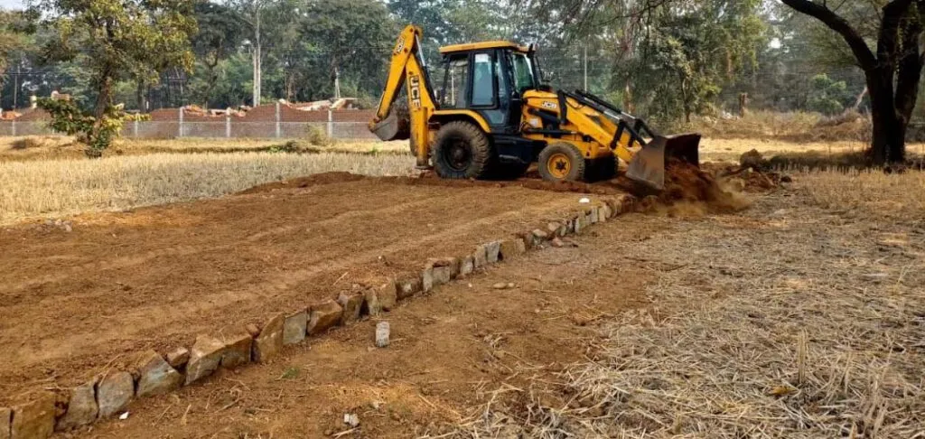 भूमि को लाया गया उसकी पूर्व स्थिति में