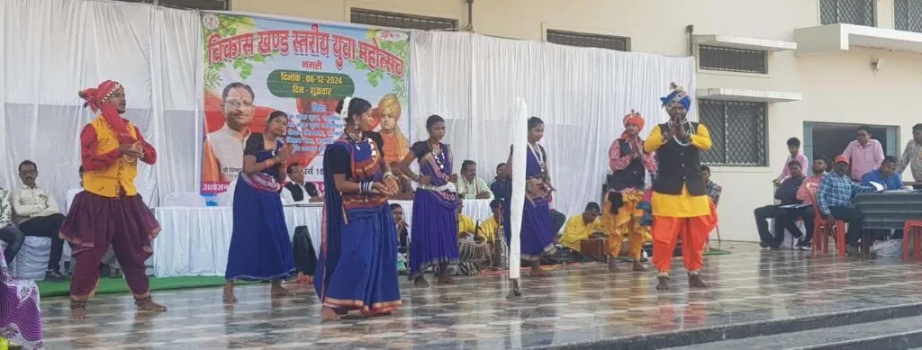 नगरी में आयोजित किया गया विकासखण्ड स्तरीय युवा उत्सव