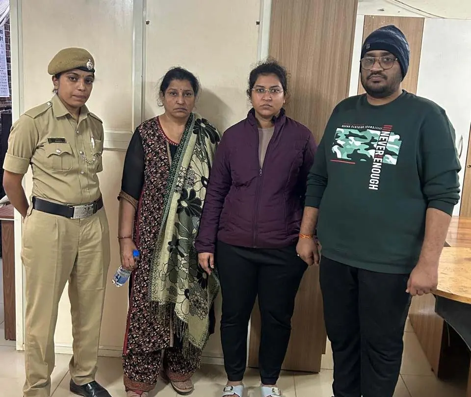 निकिता सिंहानिया अपने भाई और मां के साथ गिरफ्तार