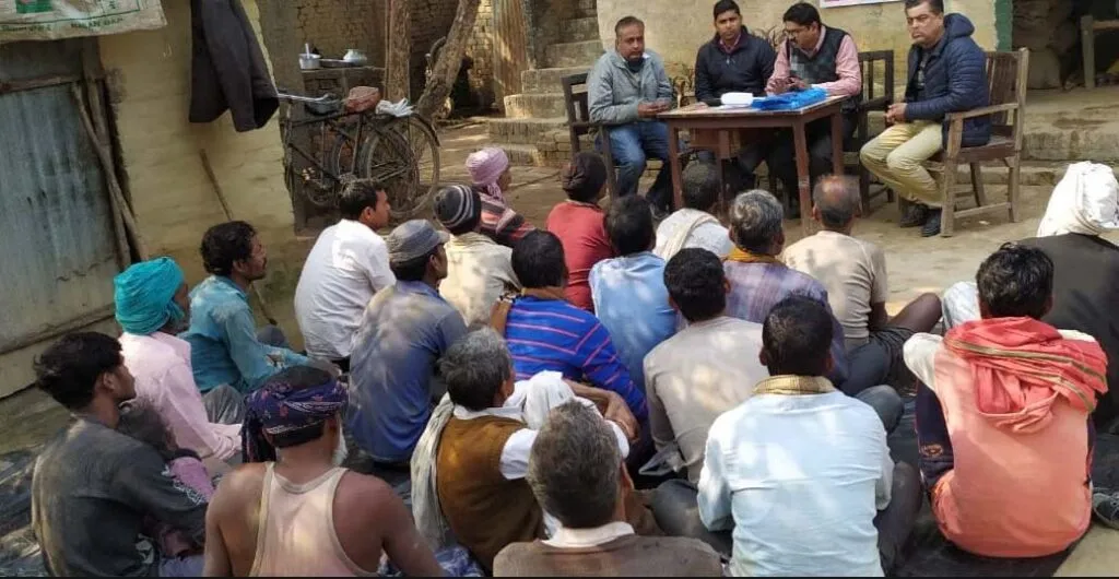 कमार बसाहटों में लगाया जा रहा श्रमिक पंजीयन शिविर