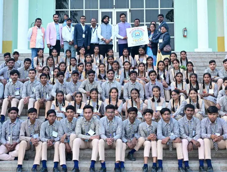 स्कूली बच्चों ने किया विधानसभा का शैक्षणिक भ्रमण, वित्त मंत्री ओपी चौधरी से की मुलाकात