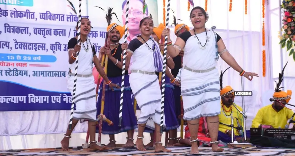 जिला स्तरीय युवा उत्सव का हुआ भव्य आयोजन, सांस्कृतिक प्रस्तुति ने दर्शकों का मन मोहा