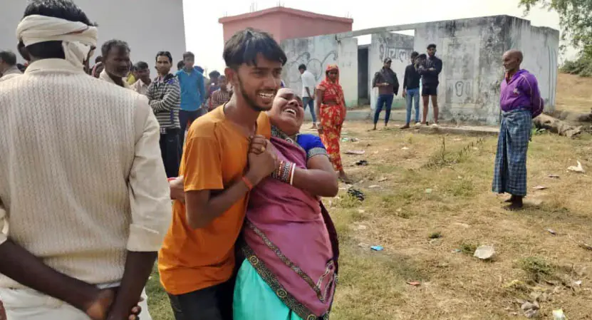 मिट्टी में दबकर दो सगी बहन समेत 4 लड़कियों की मौत