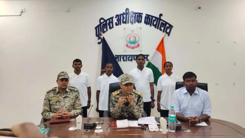 हिंसा के रास्ते को छोड़ रहे नक्सली, सुशासन और ज़ीरो टॉलरेंस नीति का असर