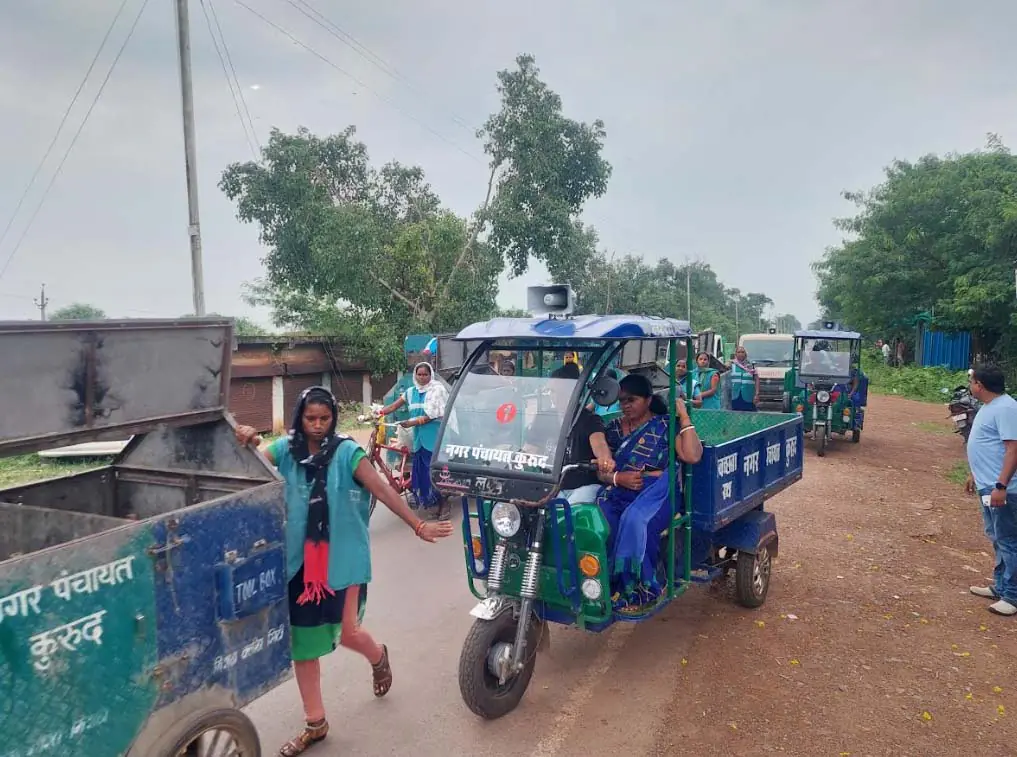 कुरूद की स्वच्छता दीदीयां कचरा प्रबंधन से कर रहीं अतिरिक्त आय अर्जित